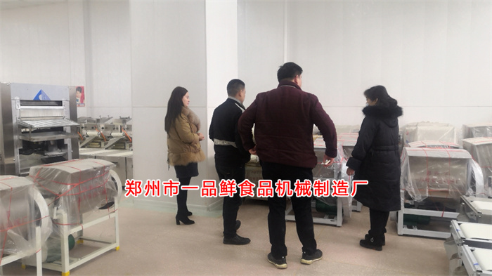 洛陽(yáng)客戶訂購(gòu)面館燴面機(jī)(圖1) 洛陽(yáng)客戶訂購(gòu)面館燴面機(jī)(圖1)