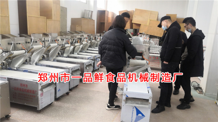 客戶訂購(gòu)全套面館燴面機(jī)設(shè)備(圖3) 客戶訂購(gòu)全套面館燴面機(jī)設(shè)備(圖3)