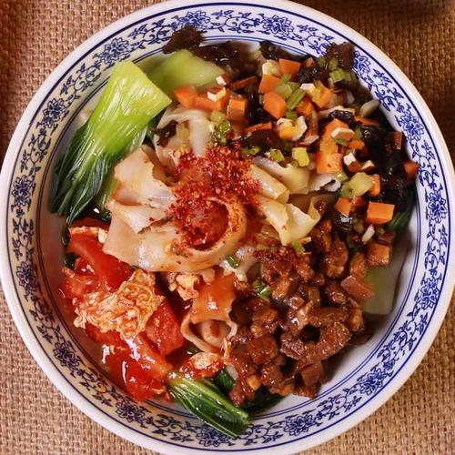 用扯面機(jī)代替手工做扯面的優(yōu)勢(shì)(圖1) 手工做的扯面