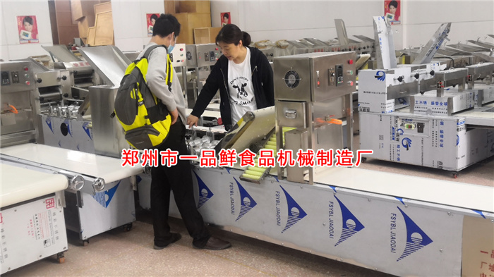 客戶考察7型燴面機(jī) 客戶考察7型燴面機(jī)