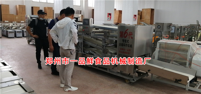 客戶考察第6代自循環(huán)揉壓機(jī) 客戶考察第6代自循環(huán)揉壓機(jī)